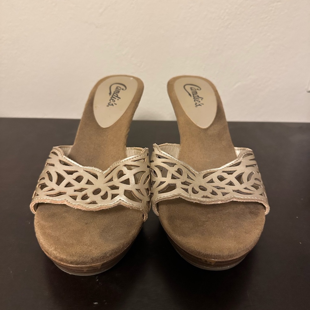 Candie’s Women's Tan Wedge Sandals